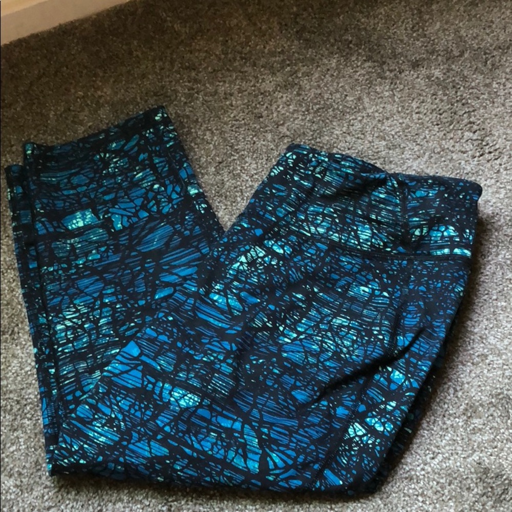 Old Navy Compression Capris-Crops